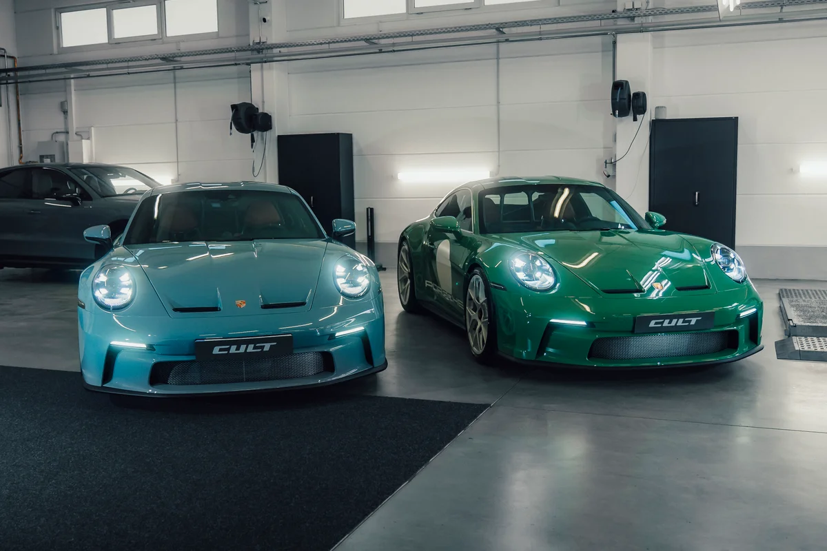 2x Porsche 911 ST